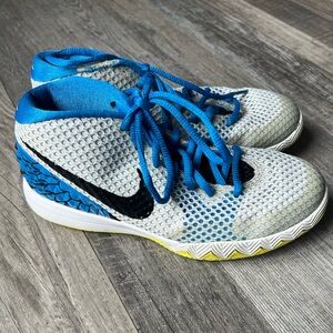 Nike Kyrie 1 Size 3